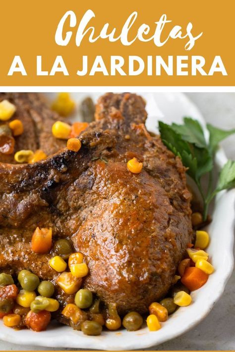 a plate with pork chops made in a garden style. Spanish Food, Inspired Recipes, Pork Chops, Garden Styles, Peas, Food To Make, Carrots, Corn, Yummy Food