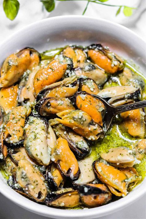 Cooking Mussels Recipes, How To Cook Muscles, How To Cook Muscles Seafood, Steamed Mussels Recipe Garlic, No Shell Mussels Recipe, Recipes Using Frozen Mussels, Easy Mussels Recipe Garlic Butter, Seafood Muscle Meat Recipe, Garlic Mussels Recipe Butter