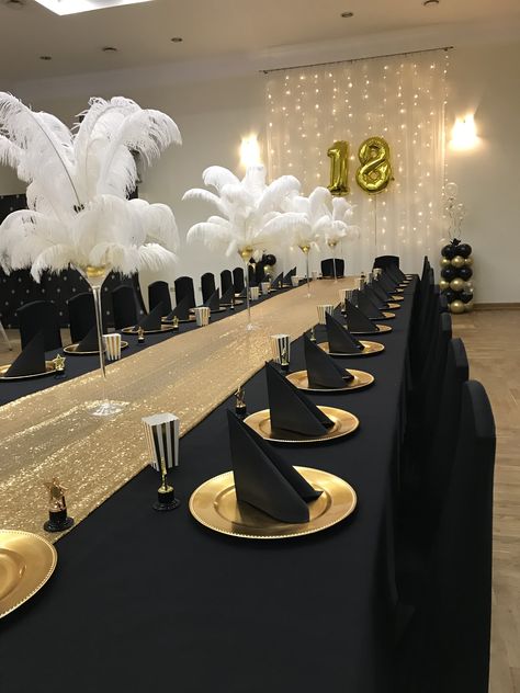 Modeling Party Ideas, White Black Gold Birthday Decor, Classy Black And Gold Party, Black And Gold Brunch Decor, Black And Gold Hollywood Theme Party, Black Gold 18th Birthday, Semi Formal Birthday Party Ideas, 18th Birthday Black And Gold Theme, Gold Black Party Theme