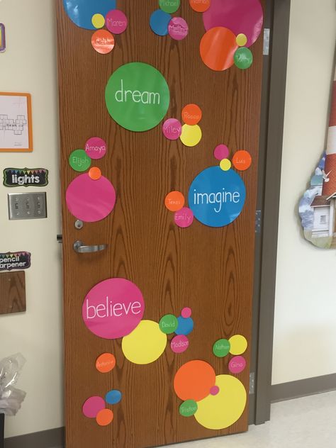 Back to school classroom door Welcome Door Classroom, Back To School Classroom Door, Back To School Door, Class Door Decorations, Door Classroom, Back To School Classroom, Classroom Welcome, School Door Decorations, Diy Classroom Decorations