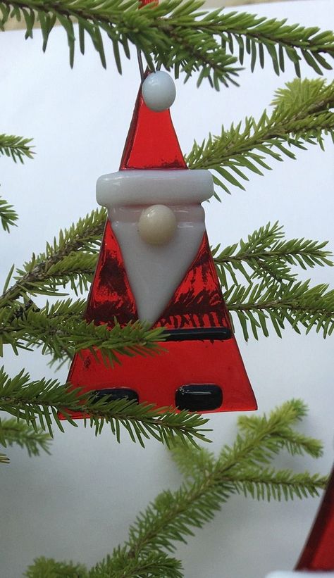 Tomte Gnome, Santa Christmas Tree, Glass Fusion Ideas, Glass Christmas Decorations, Fused Glass Artwork, Fused Glass Ornaments, Handmade Christmas Tree, Stained Glass Christmas, Jolly Santa