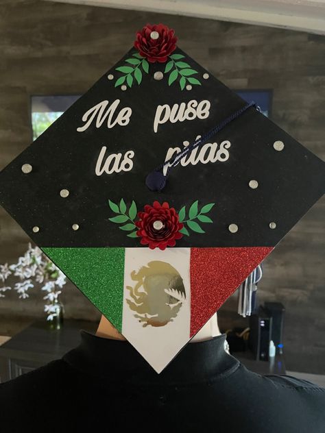 Mexican Grad Cap Ideas, Graduation Cap Designs Red, Mexican Graduation Cap, Cap Inspiration, Grad Cap Ideas, Grad Decor, Grad Cap Decorated, Graduate College, High School Graduation Cap