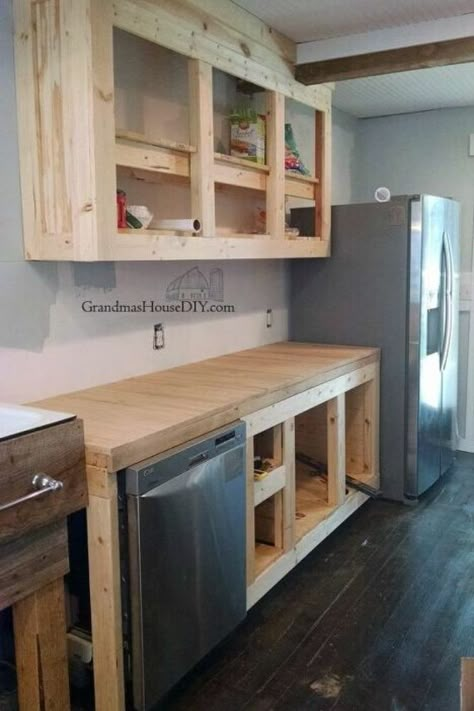 This DIY kitchen makeover cost just $500! so it's perfect if you're handy and like home improvements. This Farmhouse style kitchen renovation will inspire you if you're decorating on a budget. #diy #kitchen #makeover #rustic Farmhouse Kitchen Island, Home Remodeling Ideas, Rustic Kitchen Design, Kitchen Diy, Diy Farmhouse, Baby Shower Decor, Kitchen Makeover, Remodeling Ideas, Remodeling Projects