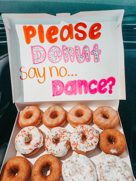 Best Prom Proposals, Prom Proposal Ideas, Sadie Hawkins Proposals, Asking To Homecoming, Creative Prom Proposal Ideas, Sadies Proposal, Cute Hoco Proposals, Homecoming Poster Ideas, Cute Promposals