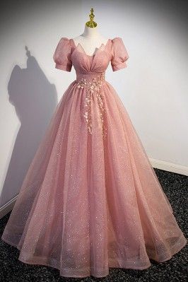 Ballgown Prom Dress, Lilac Prom Dresses, Tulle Ballgown, Dreamy Gowns, Long Gown Design, Classy Gowns, Unique Prom Dresses, Princess Ball Gowns, Cute Prom Dresses