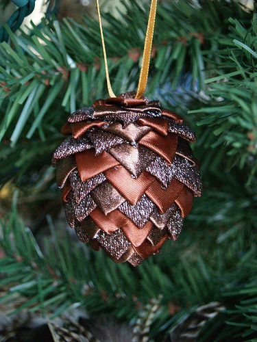 Ribbon Ornaments, Pinecone Ornaments, Quilted Ornaments, Quilted Christmas Ornaments, Pine Cone Crafts, Fabric Ornaments, Fabric Christmas Ornaments, Ribbon Crafts, Noel Christmas