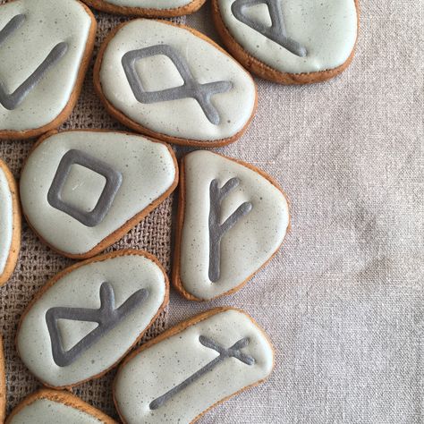 Viking Dessert Recipes, Dnd Themed Snack Ideas, Viking Birthday Party For Adults, Runescape Cake, Arcane Birthday, Viking Cookies, Httyd Wedding, Yule Cookies, Dnd Snacks