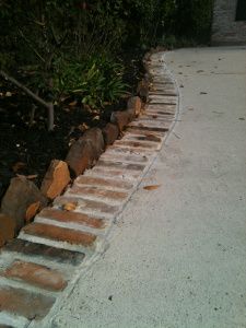 Pool Pathway, Driveway Border, Driveway Edging, Brick Border, Diy Driveway, Brick Driveway, Brick Edging, Driveway Ideas, Repurposing Ideas