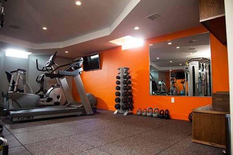 Home gym with orange walls Workout Room Colors, Home Gym Wall Color, Home Gym Paint Colors, Modern Home Gym, Home Gym Basement, Dream Home Gym, Home Gym Flooring, Home Gym Garage, Basement Gym