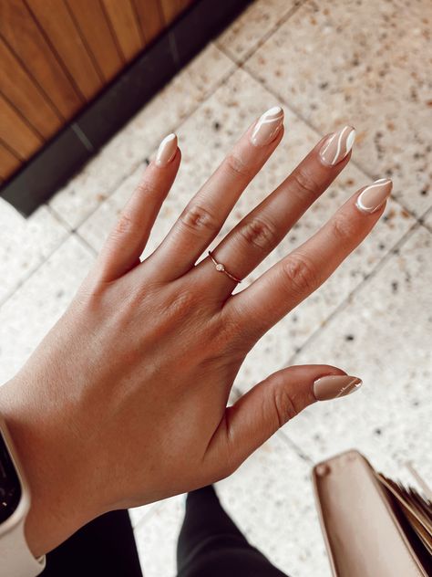 Asymmetrical nail design with the perfect neutral color combo ⚡️ Asymmetrical Nail Design, Nails Asymmetrical, Asymmetric Nails, Tan And White Nails, Asymmetrical Nails, Cream Nails Designs, Nails Cruise, White Nail Design, Neutral Nail Art