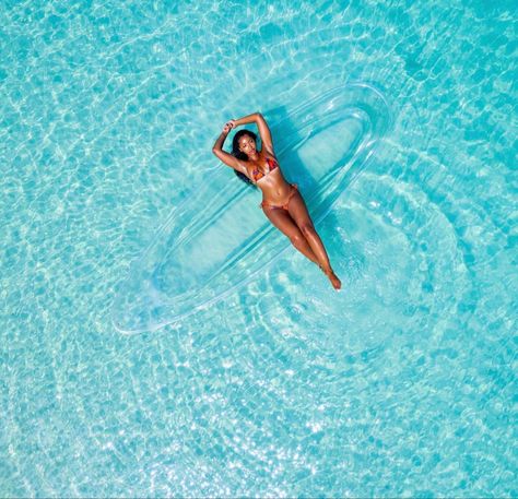 Bahamas Boat Aesthetic, Clear Boat Photoshoot Turks, Turks And Caicos Boat Pictures, Glass Boat Photoshoot, Turks And Caicos Clear Kayak, Seychelles Photoshoot, Kayak Photoshoot Ideas, Turks And Caicos Photoshoot, Boat Pictures Black Women