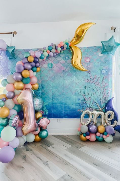 1st Birthday Girl Party Ideas, Oneder The Sea, Fishing Themed Birthday Party, Baby First Birthday Themes, Ocean Theme Birthday, Ocean Birthday Party, Mermaid Birthday Party Decorations, First Birthday Girl, Mermaid Theme Birthday Party