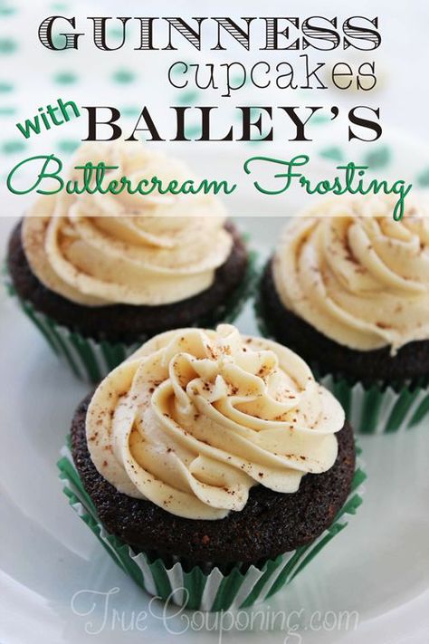 Baileys Frosting, Baileys Cupcakes, Irish Desserts Traditional, St Patrick's Day Dessert, Guinness Cupcakes, Boozy Cupcakes, Guinness Cake, Tiramisu Dessert, St Patricks Day Food