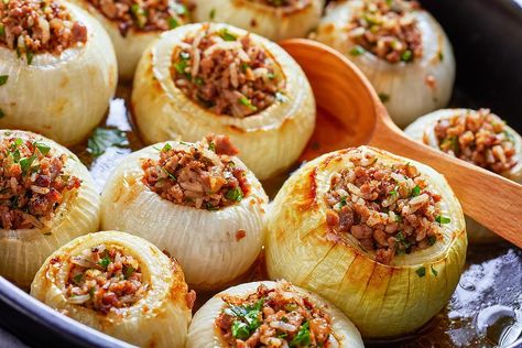 Stuffed Onions, Ground Beef Rice, Homemade Baked Bread, Homemade White Bread, White Bread Recipe, Roasted Onions, Cinnamon Recipes, Beef And Rice, Campfire Cooking