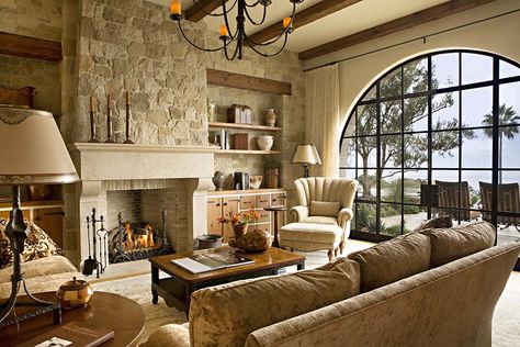 European Inspired Fireplace Designs - Petite Modern Life Mediterranean Fireplace, Old Italian House, Mediterranean Family Room, Tuscan Fireplace, Tuscany Home, Design Camino, Modern Tuscan, Italian House, Tuscan Design