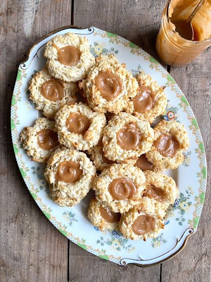 Salted Caramel Coconut Macaroons, Caramel Coconut Macaroons, Coconut Macaroons Easy, Caramel Ice Cream Topping, Caramel Coconut, Macarons Macaroons, Condensed Milk Recipes, Cake Mix Cookie Recipes, Coconut Caramel