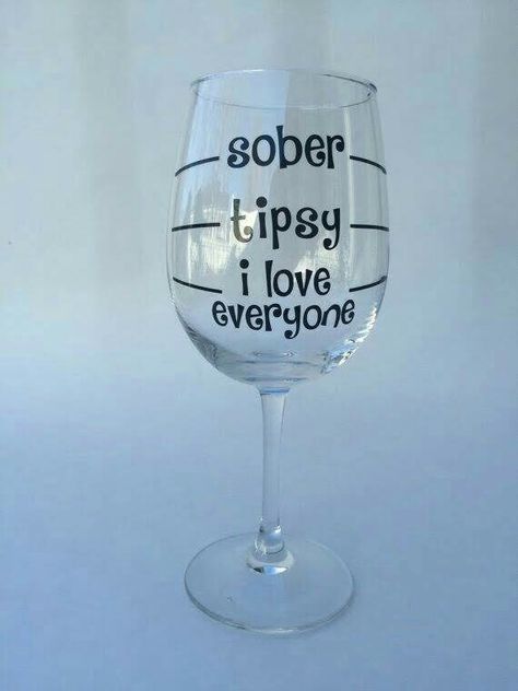 Cricut Wine Glasses, Wine Glass Sayings, Glitter Wine Glasses, Diy Wine Glasses, Idee Cricut, Glitter Glasses, Painting Glass, Wine Craft, Glass Sticker