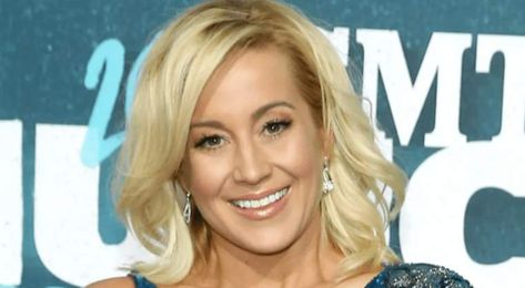 Kellie Pickler Kelly Pickler, Kellie Pickler, Kelly Rowland, Famous Singers, Hot Actors, Body Measurements, Eye Color, Bra Sizes, Modern Vintage