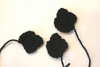 Repeat Crafter Me: Crochet Cow Spots http://www.repeatcrafterme.com/2013/10/crochet-cow-hat-pattern.html Crochet Cow Hat Pattern, Cow Crochet Hat, Crochet Cow Hat, Crochet Animal Hats, Cow Hat, Cow Crochet, Moo Cow, Cow Ears, Crochet Bow