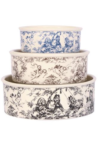 Harry Barker Toile Dog Bowls, $24-$32, available at Harry Barker.  Fancy dog bowls Porcelain Dog, Food Bowls, Fancy Dog, Dog Boutique, Pretty Dogs, Dog Items, Dog Bowl, Food Bowl, Pet Food