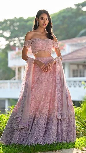 Indian Party Lengha, Indian Sari Dress Traditional, Lehenga Prom, Aesthetic Indian Outfit, Lengha Pink, Indian Lengas, Light Lehenga, Indian Reception Outfit, Saris Indian