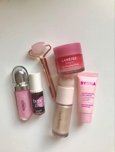 Kiko Hydra Lipgloss, Rare Beauty Highlighter, Rare Beauty Makeup, Makeup Bag Essentials, Laneige Lip, Bleaching Cream, Laneige Lip Sleeping Mask, Jade Roller, Lip Sleeping Mask