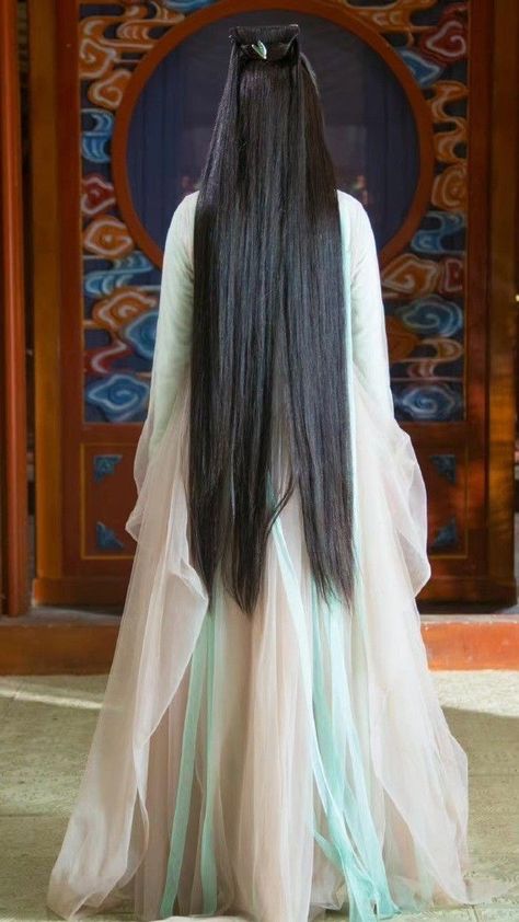 Classy Pictures, Korean Hair Color, Chinese Princess, Chinese Fashion Street, Long Silky Hair, Goddess Hairstyles, Long Natural Hair, Haircuts Straight Hair, Chinese Dramas