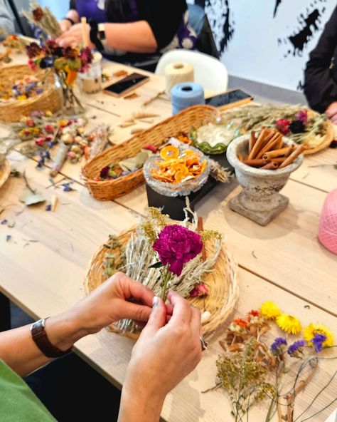 🌸 Our weekend bloomed with creativity! 🌸 We had an amazing time crafting Dried Flower Keepsake Bundles with great friends, guided by Dots & Lines' creative community member, the talented florist Amanda Neale @bloomboom.xo ✨ 😍💐Each arrangement turned out beautifully, full of personality and charm! Join us next! Sign up for Amanda’s upcoming floral design workshops at Dots & Lines > dotslines.ca (link in bio) #DotsAndLines #FloralWorkshop #CreativeCommunity #yycflorist Flower Keepsake, Art Workshop, Great Friends, Dried Flower, Creative Community, Calgary, Dried Flowers, Florist, Link In Bio