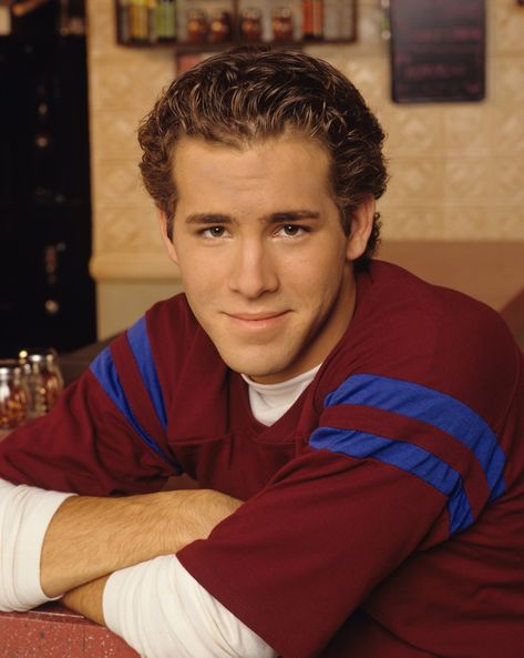 Ryan Reynolds Ryan Reynolds Young, Blake Lively Family, Chris Martin Coldplay, Definitely Maybe, 90s Actors, Liam Hemsworth, James Mcavoy, Adam Sandler, Ryan Reynolds