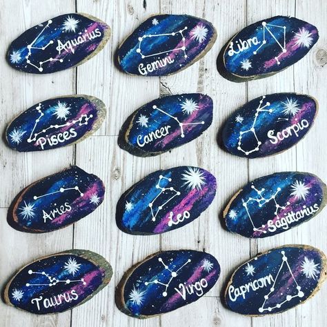 Constellation Craft, Constellations Zodiac, Wooden Fridge, Art Coquillage, Diy Rock Art, The Constellations, Art Pierre, Wooden Magnets, Galaxy Background