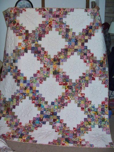 Image Hosting by PictureTrail.com Triple Irish Chain, Wedding Quilts, Irish Chain Quilt Pattern, Floral Quilts, Grandma Crafts, Pretty Quilts, Charm Square Quilt, Heart Quilts, Patchwork Tutorial