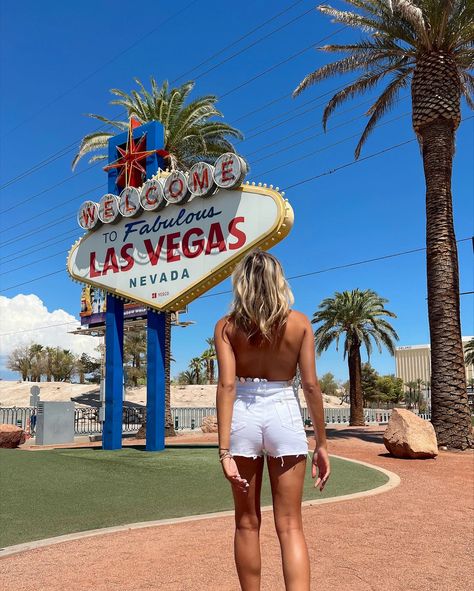 8 Outfits To Wear On You Trip To Vegas | Styled by McKenz Las Vegas Summer Outfit Ideas Casual, Alternative Vegas Outfits, Vegas Day Outfit Summer Casual, Day Vegas Outfit Ideas, Vegas Outfit Ideas September, Vegas Fashion Summer, Las Vegas Day Outfit Summer, Casual Las Vegas Outfit Summer, Vegas Casual Outfit Summer