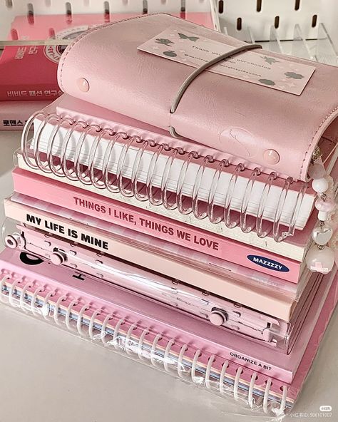 Cute Pink School Supplies, Pink Work Aesthetic, Pink Stationary Aesthetic, Coquette Stationary, Pink School Aesthetic, Pink School Supplies, Pretty Notebooks, Jenaka Kelakar, Pink Academia