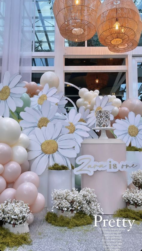 Daisy Party Backdrop, Daisy Backdrop Party Ideas, Daisy Baby Shower Ideas, Daisy Birthday Party Decorations, Daisy Backdrop, Party Decor Centerpieces, Daisy Themed Birthday Party, Ideas For Living Room Decor, Decoration Nails