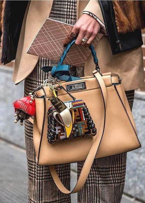 Designer Work Bag, Fendi Peekaboo Bag, Tas Bahu, Street Style Bags, Best Designer Bags, Fendi Bag, Fendi Peekaboo, Bv Bag, Streetstyle Fashion