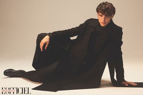 Federico Novello Dons Chic Style for L'Officiel Hommes Ukraine Cover Story, Modern Gentleman, Sleek Fashion, Paul Smith, Gentleman, Chic Style, Milan, Ukraine, Editorial