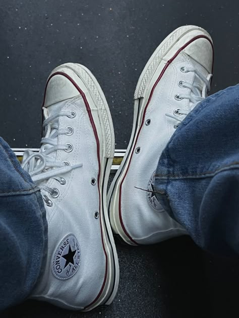 White Converse Aesthetic, Shoes Rotation, Converse 70s, Elena Gilbert Style, Converse Aesthetic, Aesthetic Men, Cool Sneakers, Converse White, Converse Chuck 70