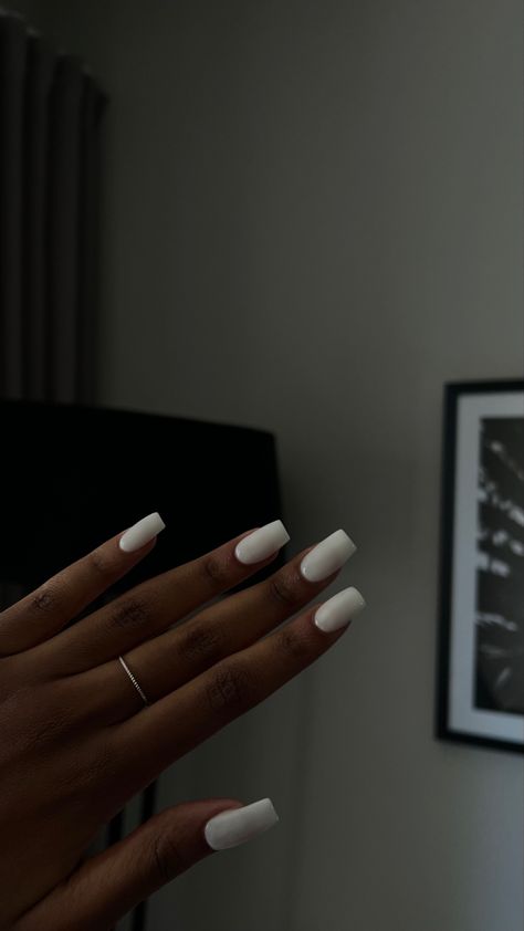 Nail Idea Plain, Best Plain Nail Colors, Plain Polish Nails, Square White Short Nails, Square Nails Ideas Medium Simple, Plain White Square Nails, Short White Acrylic Nails Coffin, White Xmas Nails Short, Short White Nails Aesthetic