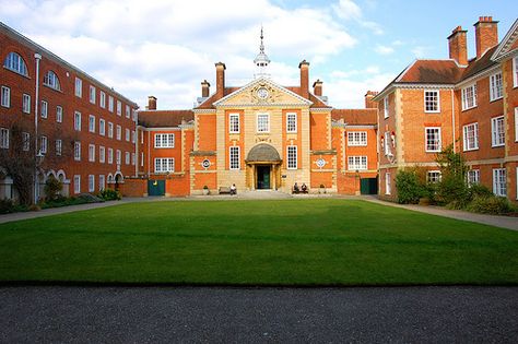 Lady Margaret Hall at the University of #Oxford. I miss my summer home Margaret Beaufort, Oxford United Kingdom, Oxford College, Oxford City, School Checklist, Tudor Dynasty, University Of Oxford, School Admissions, The Tudor