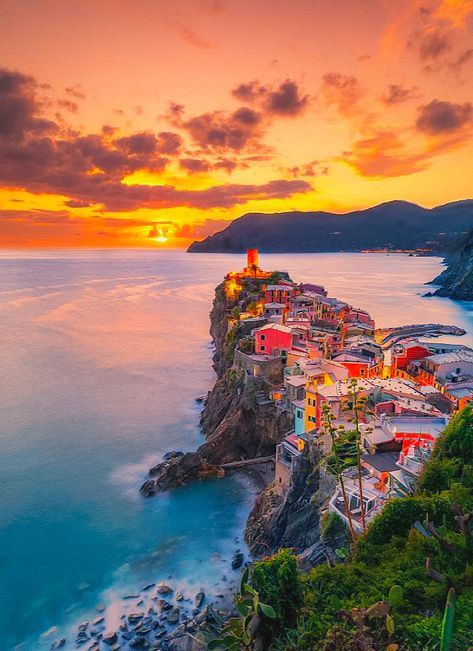 Italy Cinque Terre, Italy Wallpaper, Vernazza Italy, Italy Sunset, Portofino Italy, Cinque Terre Italy, Italy Aesthetic, Beautiful Places To Travel, Pretty Places