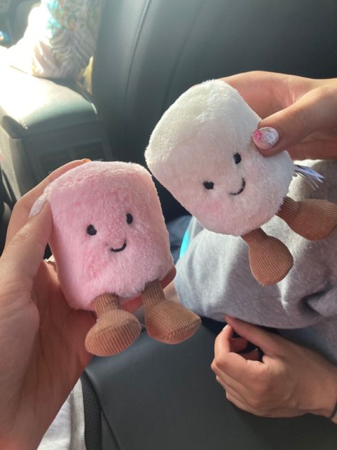 White Marshmallows, Jelly Cat, Jellycat Stuffed Animals, Cute Squishies, Prințese Disney, Gift Inspo, Pink Girly Things, Grown Ups, Cute Stuffed Animals