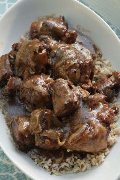 Southern, soul food style smothered oxtails. Smothered in a homemade onion and garlic gravy, and slow cooked in the Crock Pot until they are falling off the bone tender! There’s something abo… Southern Oxtails, Smothered Oxtails, Garlic Gravy, Cooking Oxtails, Ox Tails, Oxtail Recipe, Ox Tail, I Heart Recipes, Oxtail Recipes