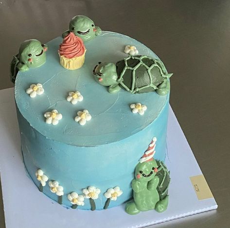 Turtle Bday Cake, Kawaii Frog Cake, Turtle Themed Cake, Turtle Cake Birthday, Turtle Shaped Food, Turtle Cake Design, Turtle Cake Ideas, Buttercream Animals, Turtle Cakes