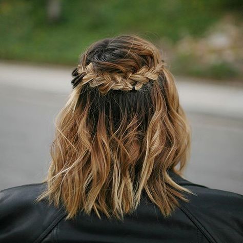 This is perfect Braid Crown Short Hair, Cute Braided Hairstyles, Short Braids, Beautiful Curly Hair, Half Updo, Penteado Cabelo Curto, Cornrow, Cute Hairstyles For Short Hair, Boho Hairstyles