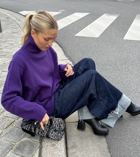 Outfit With Purple Sweater, Purple Sweater Aesthetic, Purple Sweater Outfit Winter, Purple Turtleneck Outfit, Purple Bag Outfit, Collared Sweater Outfit, Purple Jeans Outfit, Purple Sweater Outfit, Turtleneck Sweater Outfit