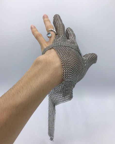 Stile Kylie Jenner, Instagram Baddie, Chain Mail, Mode Inspo, 가을 패션, Mode Inspiration, Arm Warmers, High Fashion, Gloves