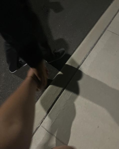 #date #fashion #datenight #couples #coupleromantic #aesthetic #hands #love Late Night Date Aesthetic, Late Night Date, Aesthetic Hands, Date Aesthetic, Date Fashion, Night Date, Couple Outfits, Late Night, Date Night