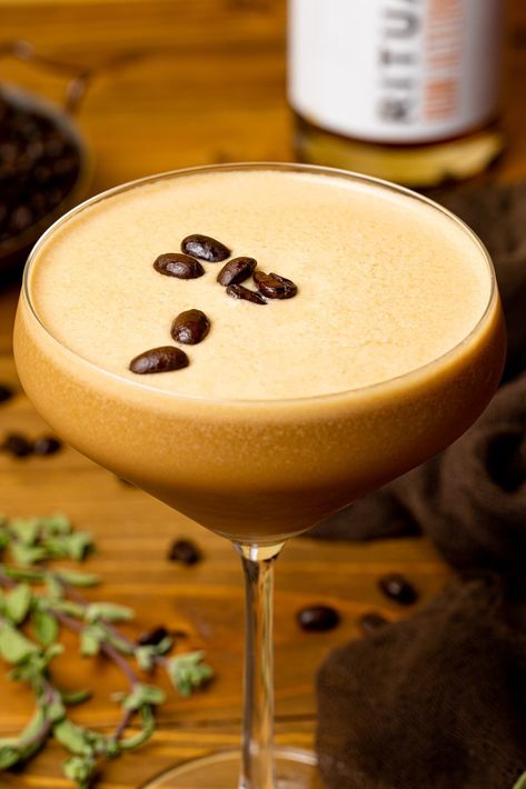 Best Espresso Martini without Kahlua [Mocktail] Cold Brew Martini, Best Espresso Martini, Ginger Ale Recipe, Easy Mocktail Recipes, Martini Ingredients, Perfect Martini, Espresso Martini Recipe, Kahlua Coffee Liqueur, Ginger Drink