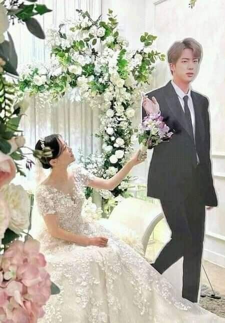 Bts Bouquet, Love In Korean, Army Wedding, Hantaran Pernikahan, Unique Bridal Bouquets, Army Room, Bts Jungkook Birthday, Warehouse Wedding, Wedding Fans