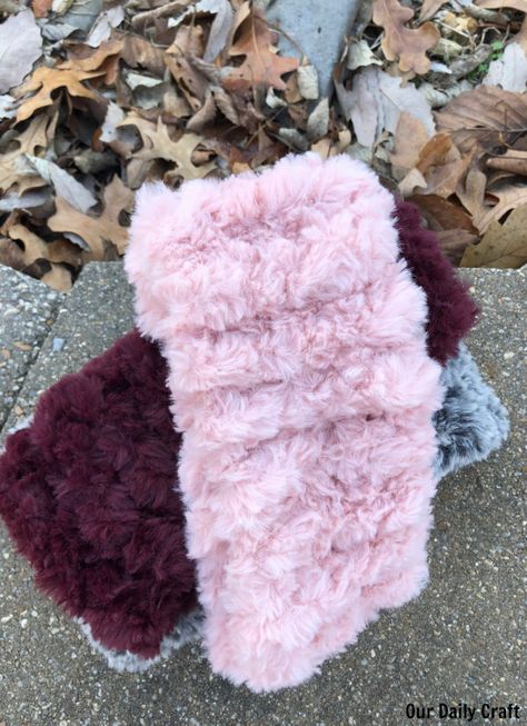 Diy Faux Fur, Knitted Headband Free Pattern, Faux Fur Headband, Travel Knitting, Daily Crafts, Knit Headband Pattern, Fur Headband, Crochet Ear Warmer, Knit Headband